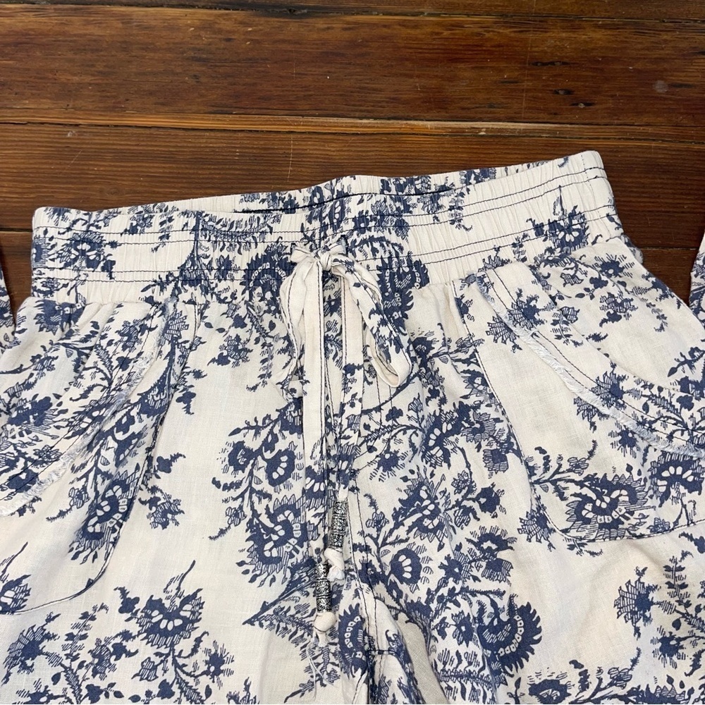 Knox Rose Blue and White Floral Pants - Picture 3 of 7